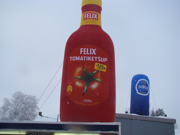 Ilmatäytteinen pullo ja tölkki Ilmatäytteinen pullo ja tölkki