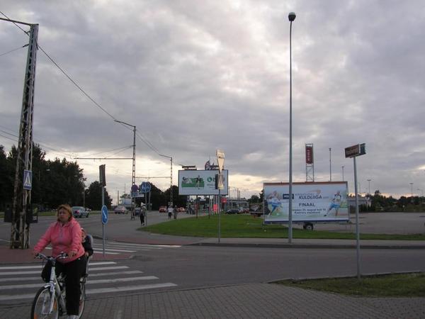 Reklaamtreiler Saku Suurhalli juures Reklaamtreiler Saku Suurhalli juures