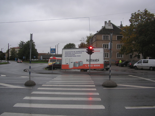 Katlaabi reklaamtreiler Mööblimaja juures Katlaabi reklaamtreiler Mööblimaja juures