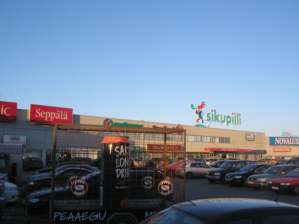GIN reklaam Sikupilli keskuse juures GIN reklaam Sikupilli keskuse juures