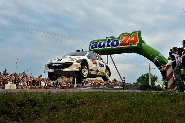 Auto24 reklaamkaar