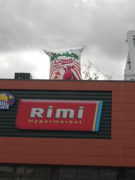 Kommikott Rimi kaubanduskeskuse katusel