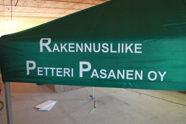 Trükk telgi katuse äärel Trükk telgi katuse äärel