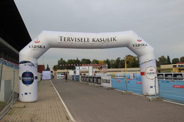 Ilmatäytteinen mainoskaari Ilmatäytteinen mainoskaari
