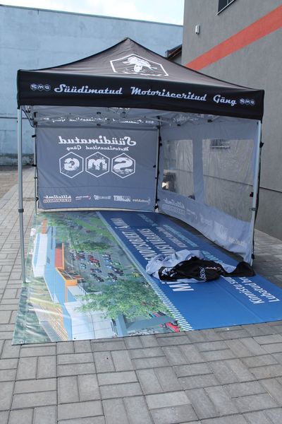 Mainosteltta 3x4,5m ikkunalla Mainosteltta 3x4,5m ikkunalla