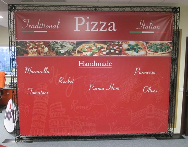 Mainosseinä Traditional Pizza