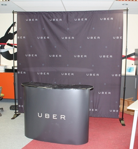 Uber seinä + pöytä Uber seinä + pöytä