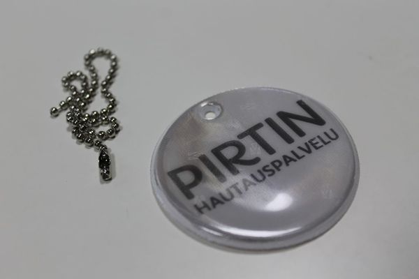 Logolla heijastin Pirtin Hautauspalvelu Logolla heijastin Pirtin Hautauspalvelu