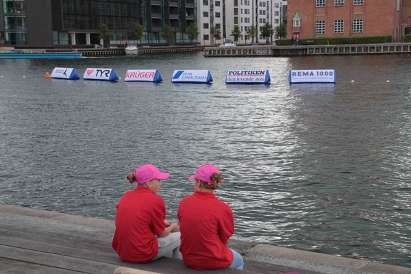 täispumbatavad ujuvad reklaamkolmnurgad