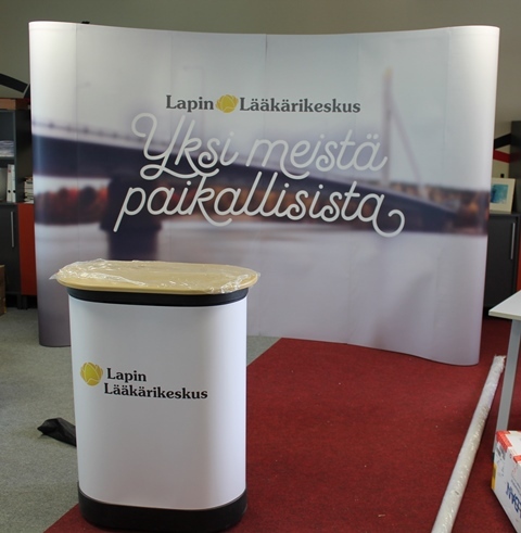 Esittelyseinä Lapin Lääkärinkeskus 4x3m