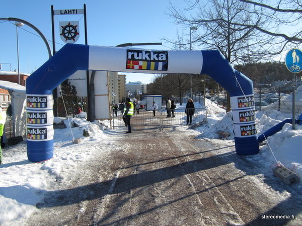 Ilmatäytteinen lähtökaari 6x3m Ilmatäytteinen lähtökaari 6x3m